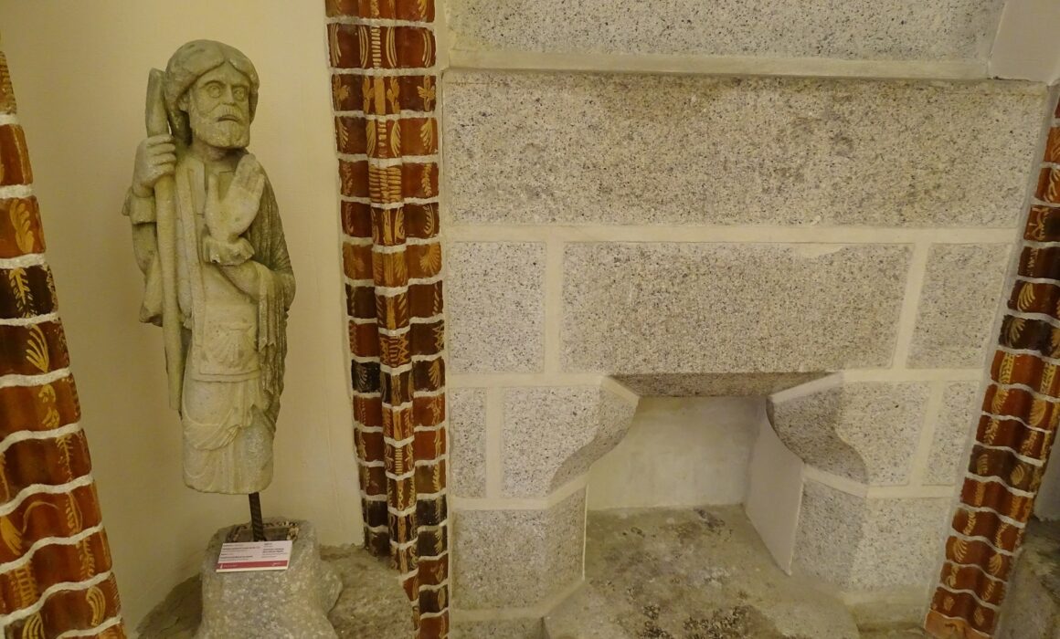 Santiago peregrino en piedra, la pieza de marzo