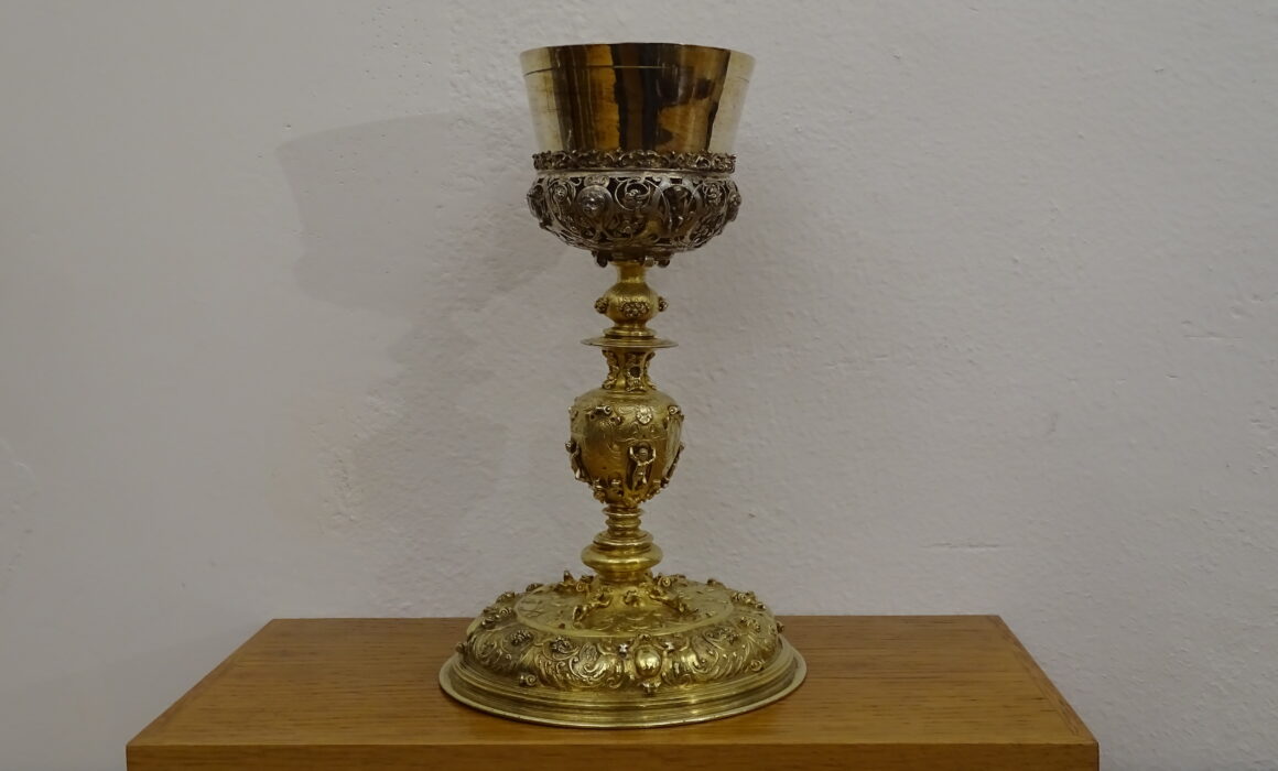 Un cáliz de Castrotierra reinaugura la «Pieza del Mes»