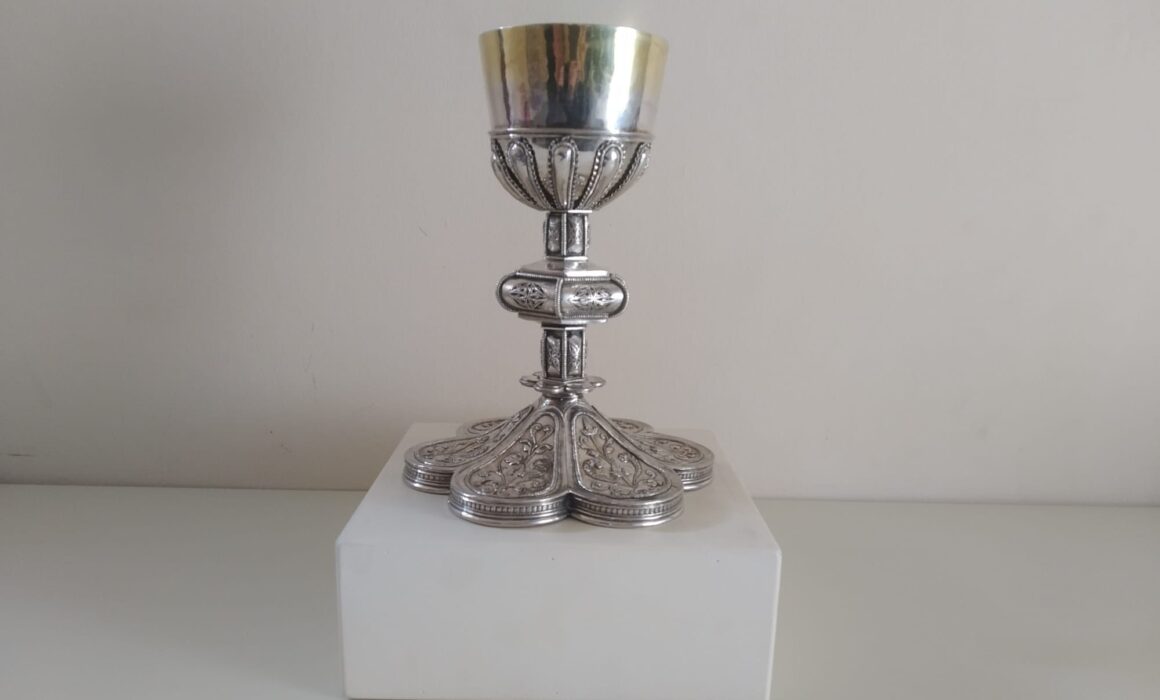 Palacio de Gaudi Un cáliz del s. XVI de San Justo de la Vega inaugura el 2024 como pieza destacada en el Museo