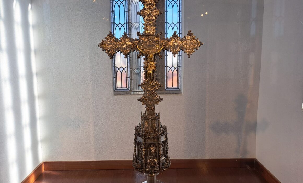 Una cruz procesional renacentista, Pieza del Mes de marzo