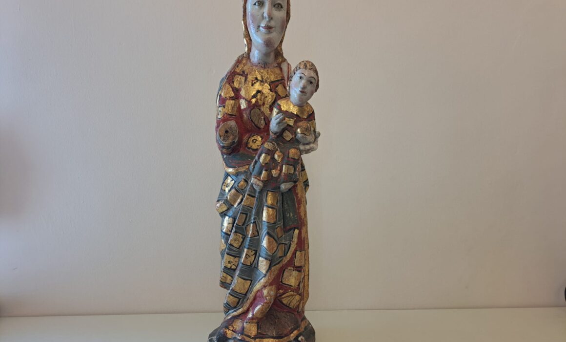 Una talla románica de la Virgen, Pieza del Mes de mayo