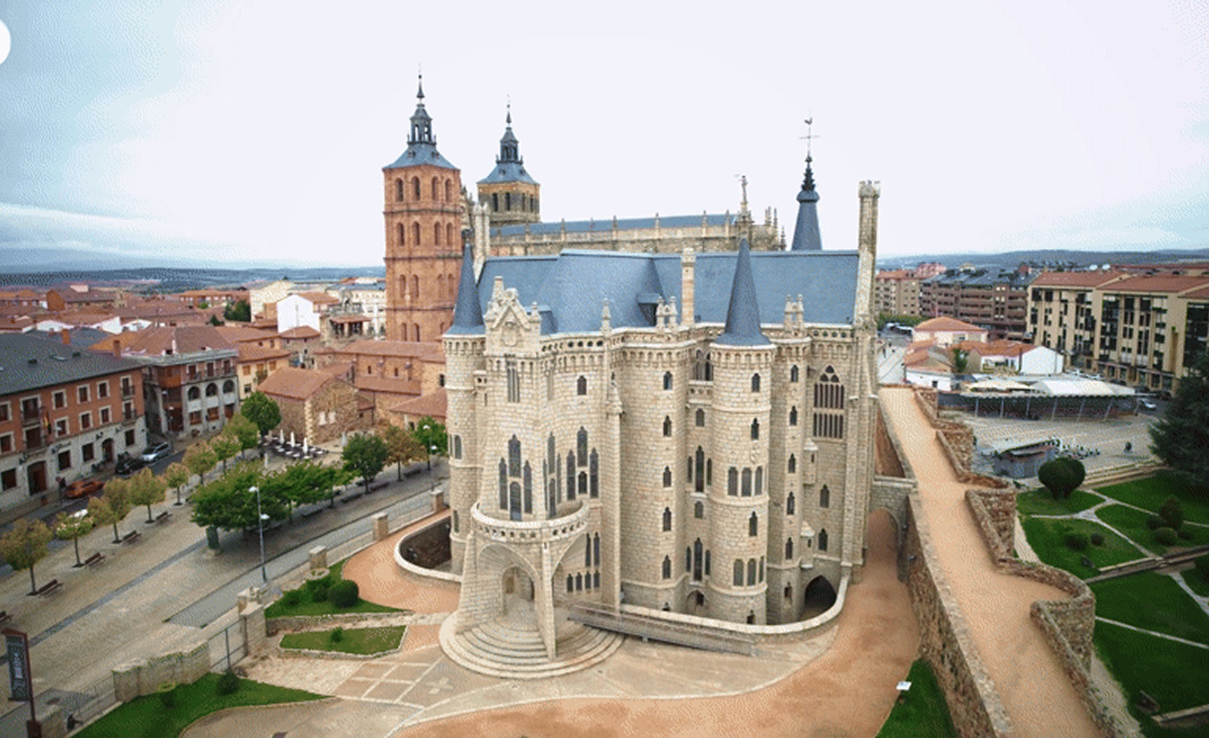 Palacio de Gaudi Palacio de Gaudi