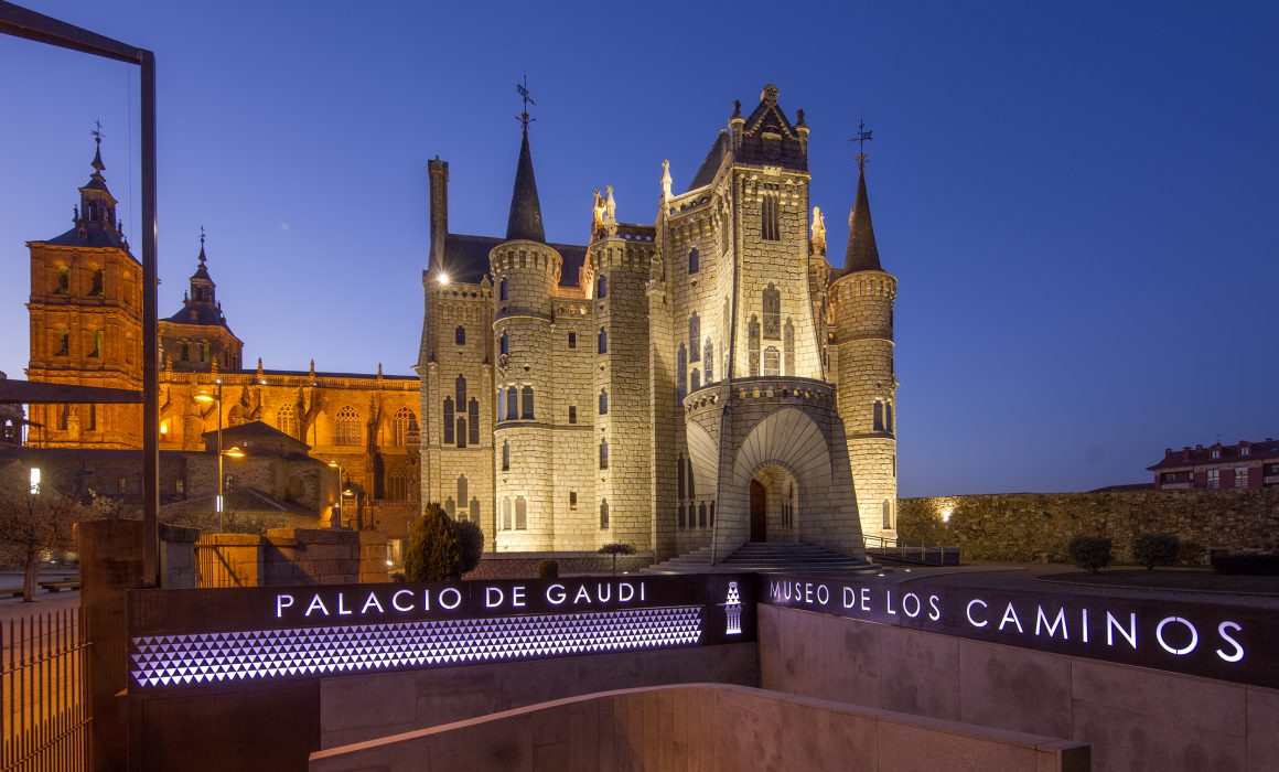 Palacio de Gaudi Palacio de Gaudi
